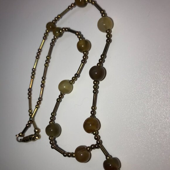 15 1/2" Agate and Gold Beaded Necklace - Picture 4 of 4